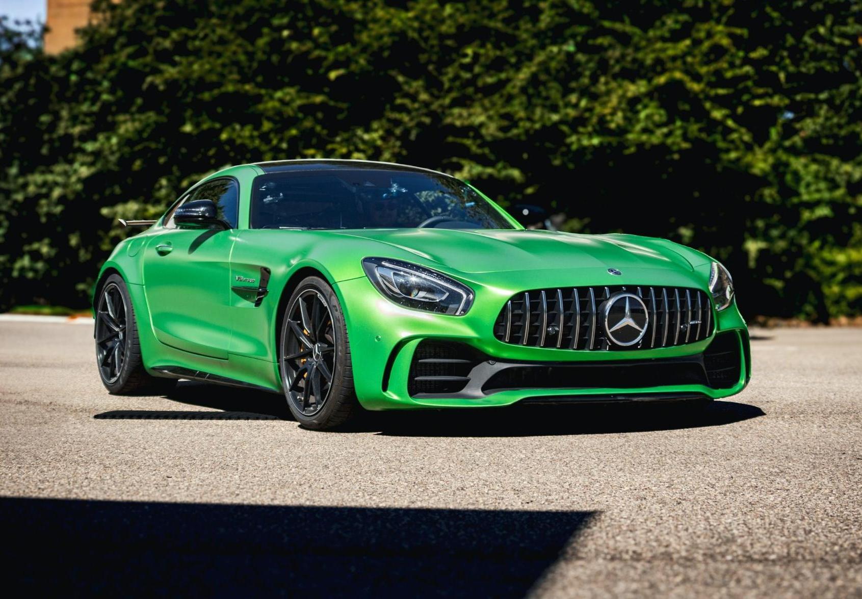 Voiture de sport verte